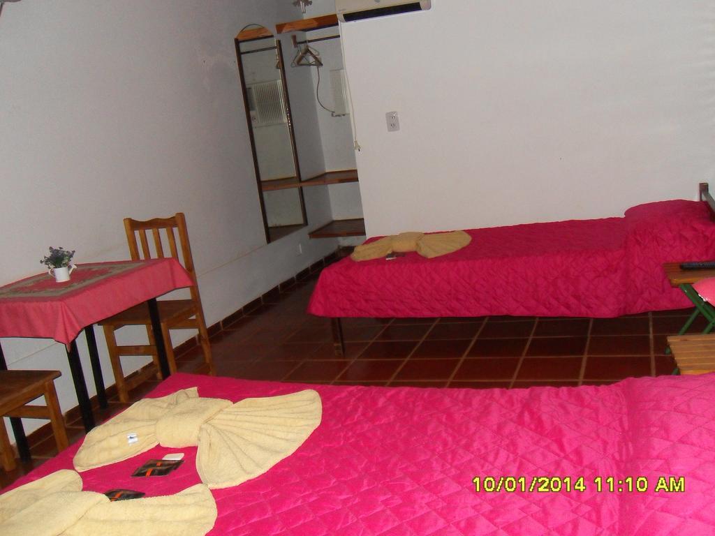 Hostel y Posada Colibri Puerto Iguazú Habitación foto